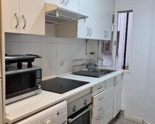 Habitacion Matrimonial En Piso Compartido En El Centro De Madrid